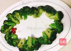 Illustration of how to make broccoli steak 2