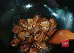 Illustration of how to make braised pork ribs with corn and potatoes 7