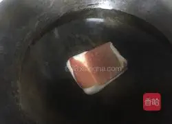 Illustration of how to make fried pork with Hangzhou pepper 1