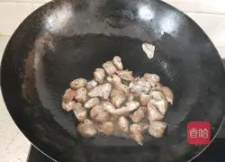 Illustration of how to make fried sausage with pepper 8