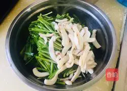 Illustration of how to make fried squid shreds with leeks 4