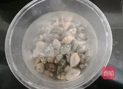 Illustration of how to make clam fans 6