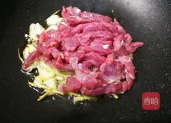  Illustration of how to stir-fry pork loin with mushroom slices 6