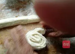 Illustration of how to make hand-shredded biscuits 4