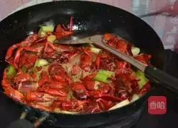 Illustration of how to make spicy crayfish 5