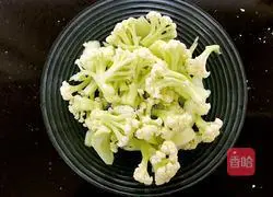 Illustration of how to make stir-fried cured cauliflower 3