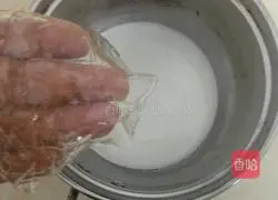 Illustration of how to make matcha jelly mousse 11