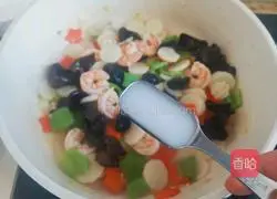 Illustration of how to stir-fry yam and shrimp 12