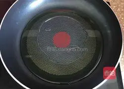 Illustration of how to stir-fry sea cucumber with green onion 4