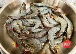 Illustration of Braised Prawns in Sauce 5