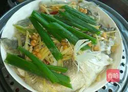 Illustration of how to make steamed fish with bean paste 4