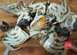 Illustration of how to make fried crabs with edamame 3