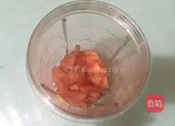 Illustration of making homemade tomato sauce 3