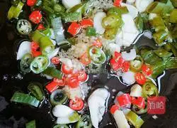 Illustration of how to make fried rice noodles with seafood, mushrooms and shredded pork 7