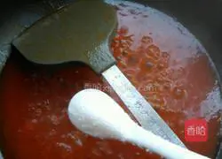 Illustration of how to make complementary food for 11-month-old babies with tomato sauce and quail eggs 6