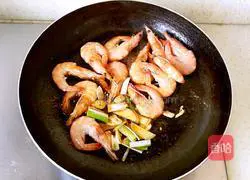 Illustration of braised shrimp in oil 4