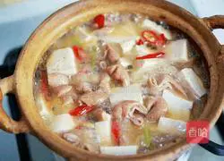 Illustration of how to make casserole with large intestine and stewed tofu 9