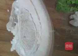 Illustration of how to make twice-cooked pork with celery 1