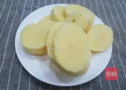 Illustration of how to make mashed potatoes with sauce 1