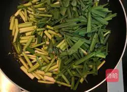 Saute garlic Illustration of how to make eggs 4