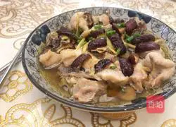 Illustration of how to make steamed chicken with red dates 11