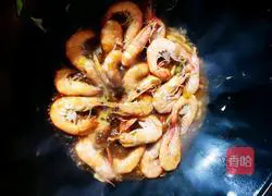 Illustration of braised prawns that both adults and children love to eat 6