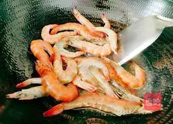 Illustration of how to make fried shrimps with dried tofu, chives and shrimp 9