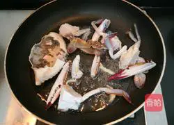 Illustration of swimming crab braised rice cake 8