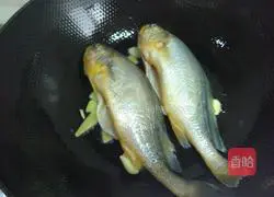 Illustration of braised yellow croaker 3