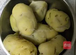 Illustration of how to make simple mashed potatoes 2