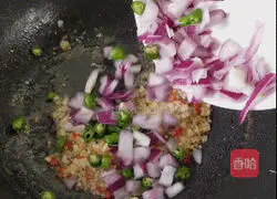 Illustration of how to make salt and pepper spicy shrimp 7