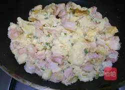 Illustration of how to make shrimps with smooth eggs 10