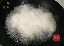 Illustration of how to make dry fried lotus root sticks 8