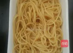 Illustration of how to make shrimp and tomato pasta 4