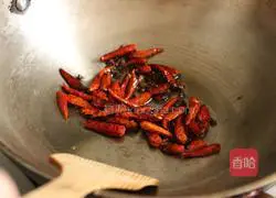 Illustration of how to make Sichuan style boiled fish 6