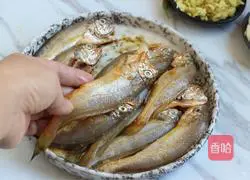 Hunan style small yellow croaker recipe illustration 2