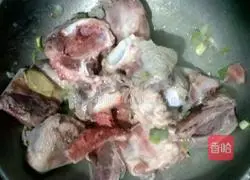 Illustration of how to make homemade sauce-flavored big bones 3