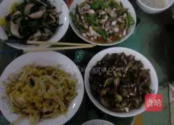Illustration of four dishes (mushrooms and green vegetables, steamed eggplant, baby cabbage, fried octopus with green pepper) 6