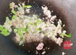 Illustration of how to stir-fry potato slices with minced meat in tomato sauce 4