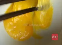 Illustration of how to make fried small yellow croaker with crispy bones 2