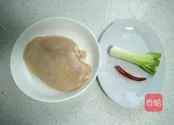 Illustration of how to make red oil chicken slices 1