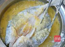 Illustration of how to cook yellow croaker in pot 5