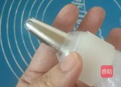 Illustration of how to make mashed potato towers 4