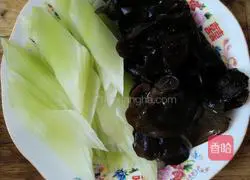 Illustration of how to make twice-cooked pork with lettuce 5