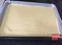 Illustration of how to make strawberry hot cream cake roll 4