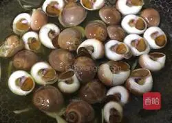How to cook jade snails with pickled vegetable juice Illustration 8