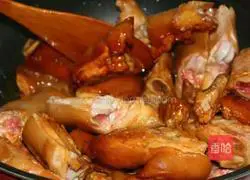 Illustration of how to make soy pig trotters full of collagen without drooling 6