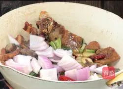 How to cook cured fish in dry pot Illustration 11