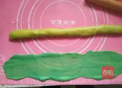 Illustration of how to make rainbow cookies 9