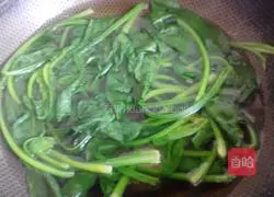 Illustration of how to make stir-fried vermicelli with spinach and eggs 2